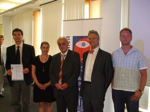 Von links: Herr Dr. Krywkow (seecon), Frau v. Steinäcker, Herr Bruns (beide FBZ Garbsen), Herr Prof. Dr. Gerhard de Haan (Vorsitzender des Nationalkomitees der UN-Dekade), Herr Wellmann (BBS 3)